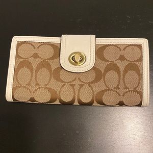 Coach wallet- mint condition.